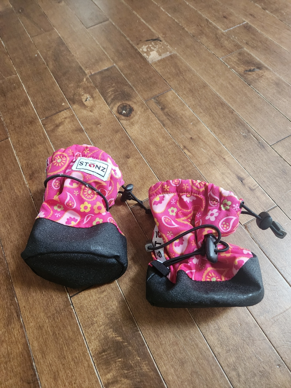 Stonz Pink Floral Infant Fleece Booties with Black Soles